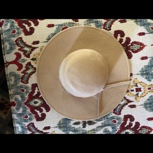 Wide brim hat